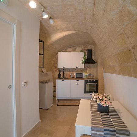 A Due Passi Dal Mare Hotel Trani Exterior photo
