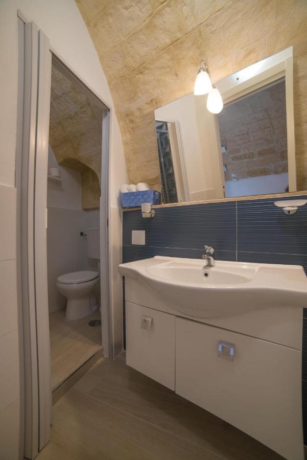A Due Passi Dal Mare Hotel Trani Exterior photo